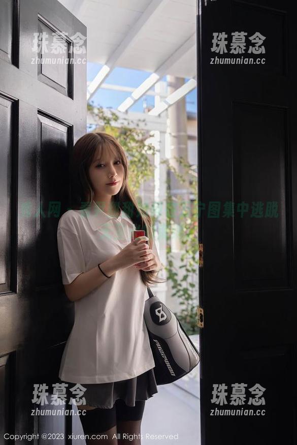 秀人网-尹甜甜 秀人网 - 看尹甜甜如何在万宁图集中逃脱无圣光的束缚。