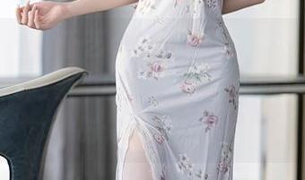 秀人网 - 童千艺cara这件白裙，别说定制了，连想象中的氛围也让我回忆起了小时候的刺绣。