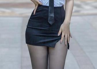 秀人网 - 顾欣怡的旗袍写真合集：看！衣服都不敢碰地板了！