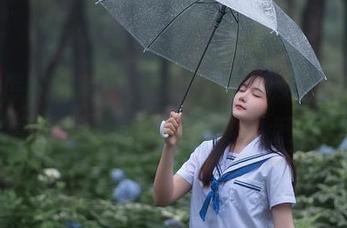 在图库的余晖中,秋山AkI的女仆以一种不经意的姿态向你招手,快点下载吧!