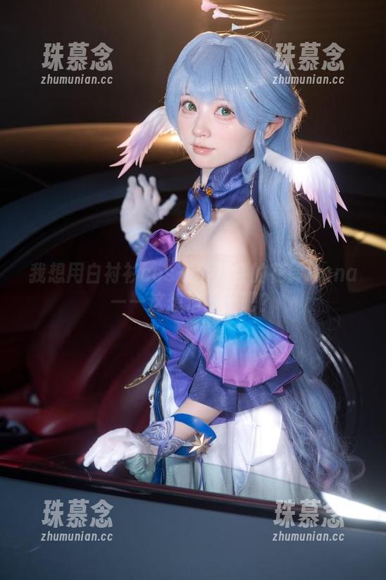 花铃Hana 我想用白衬衫cos一个开会的花铃Hana——这想法不错吧?