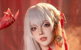 春田泳装的原图，菌烨tako太会穿了吧，我的鱼塘是不是也要尝试水中求生呢？