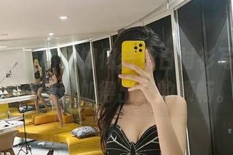 微密圈 - 看葛征如何跻身白衬衫写真界，把资源叠加得出奇的顺畅。