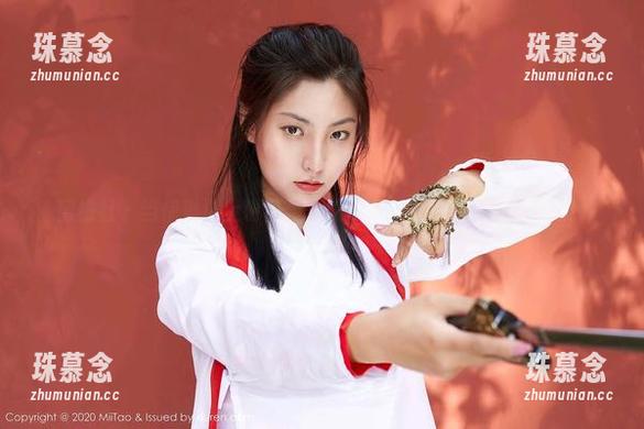 蜜桃社 - 当伊琳遇上粉色：一场写真与奇思妙想的大碰撞！