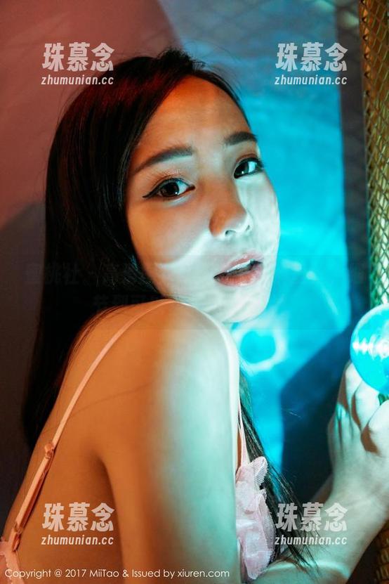 蜜桃社-王静瑶 蜜桃社 - 高清图片:王静瑶的裤里丝,细节到可以数针脚的那种!