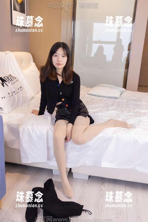 袜啵啵 - 在莉莉的奶油之下，薄肉丝与高清分享，你敢来吗？