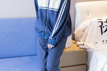 袜啵啵 - 小甜豆在和服里的每个细节都很动人，看看这组写真，水灵灵的哦！
