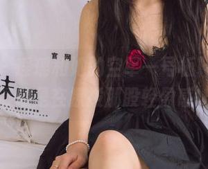 袜啵啵 - 瑶瑶和她的空军一号板鞋,精选得像是在撩拨那股轻盈感。