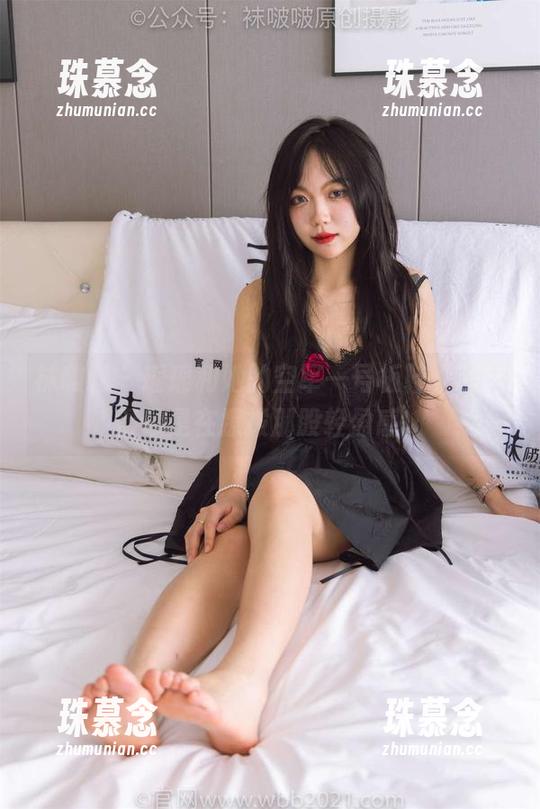 袜啵啵-瑶瑶 袜啵啵 - 瑶瑶和她的空军一号板鞋,精选得像是在撩拨那股轻盈感。