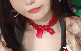 迷之呆梨的私拍日常：女仆图包里的小心思