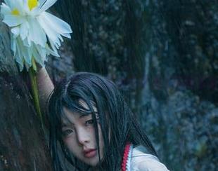在阿寨寨兔女郎私人写真中寻找点滴奢侈感