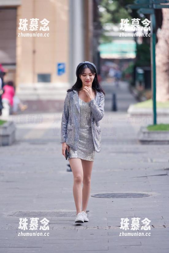 魔镜街拍-婷婷 魔镜街拍 - 婷婷的黑丝壁纸:一点都不职业的工作日常合集