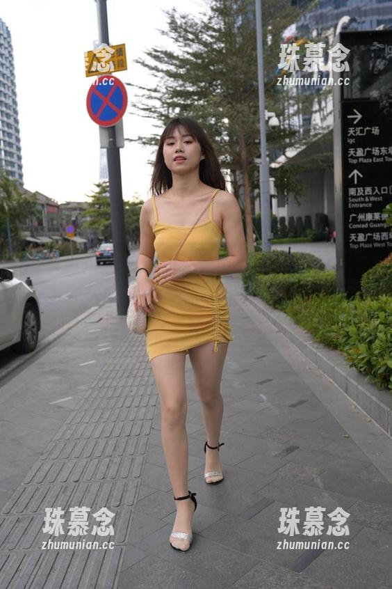 魔镜街拍-婷婷 魔镜街拍 - 超赞原图:瞅瞅咱婷婷的午后时光,灰裙加上薄丝,这休闲的味道真让人想要下载当壁纸!