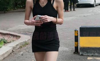 魔镜街拍：偶尔来一波黑丝美女的美图，也算是引导我的消费欲望了对吧？